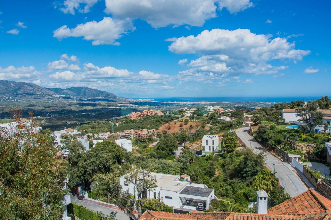 Residential Plot in La Mairena, Marbella East