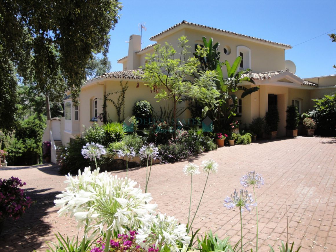 Villa for rent in Benahavis
