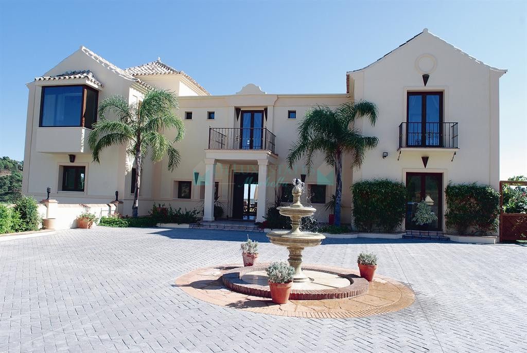 Villa for rent in Benahavis