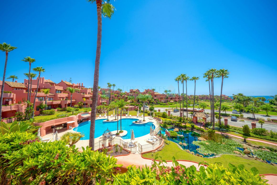 Penthouse for rent in New Golden Mile, Estepona
