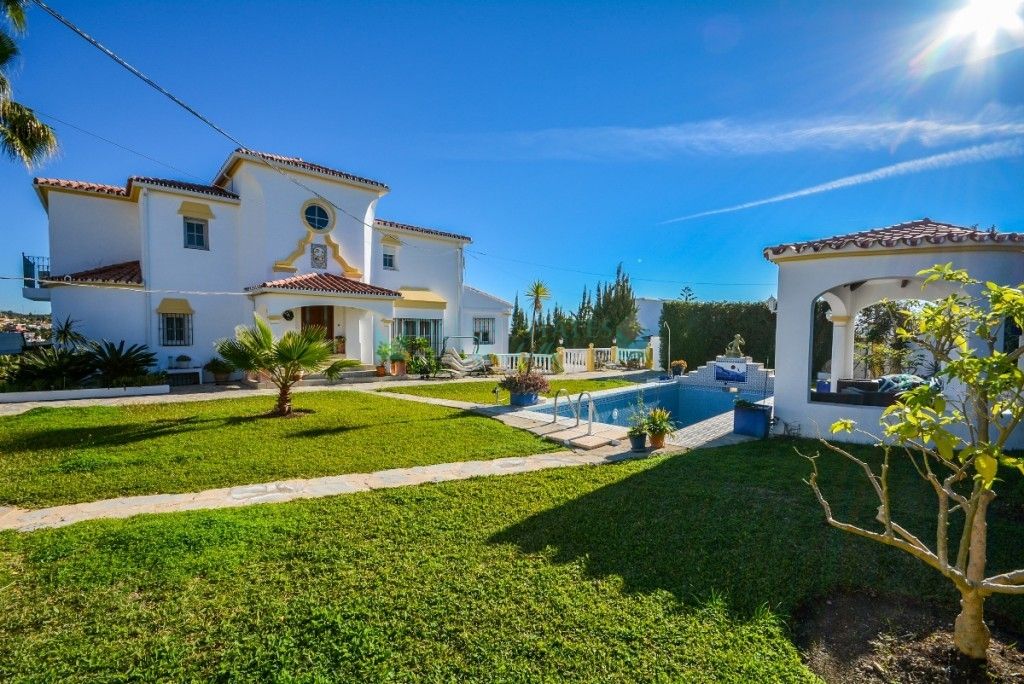 Villa en venta en Estepona