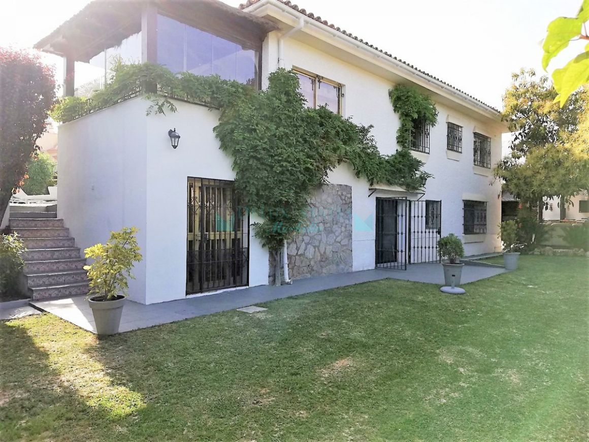 Villa for sale in Nueva Andalucia