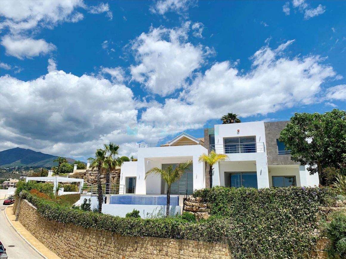 Villa for sale in Benahavis