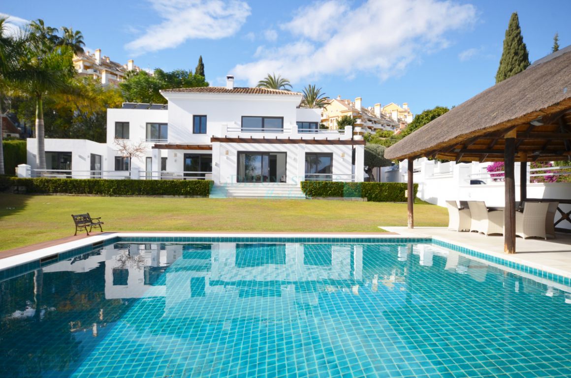Villa in Nueva Andalucia