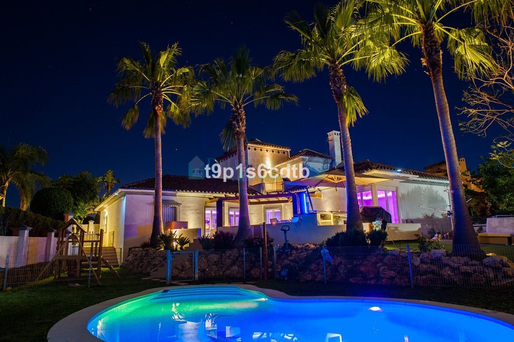 Villa for rent in Rio Real, Marbella East