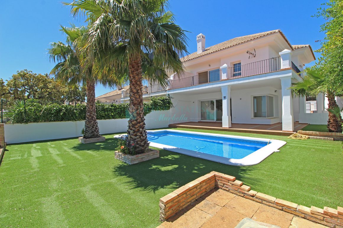 Semi Detached Villa for sale in La Mairena, Marbella East
