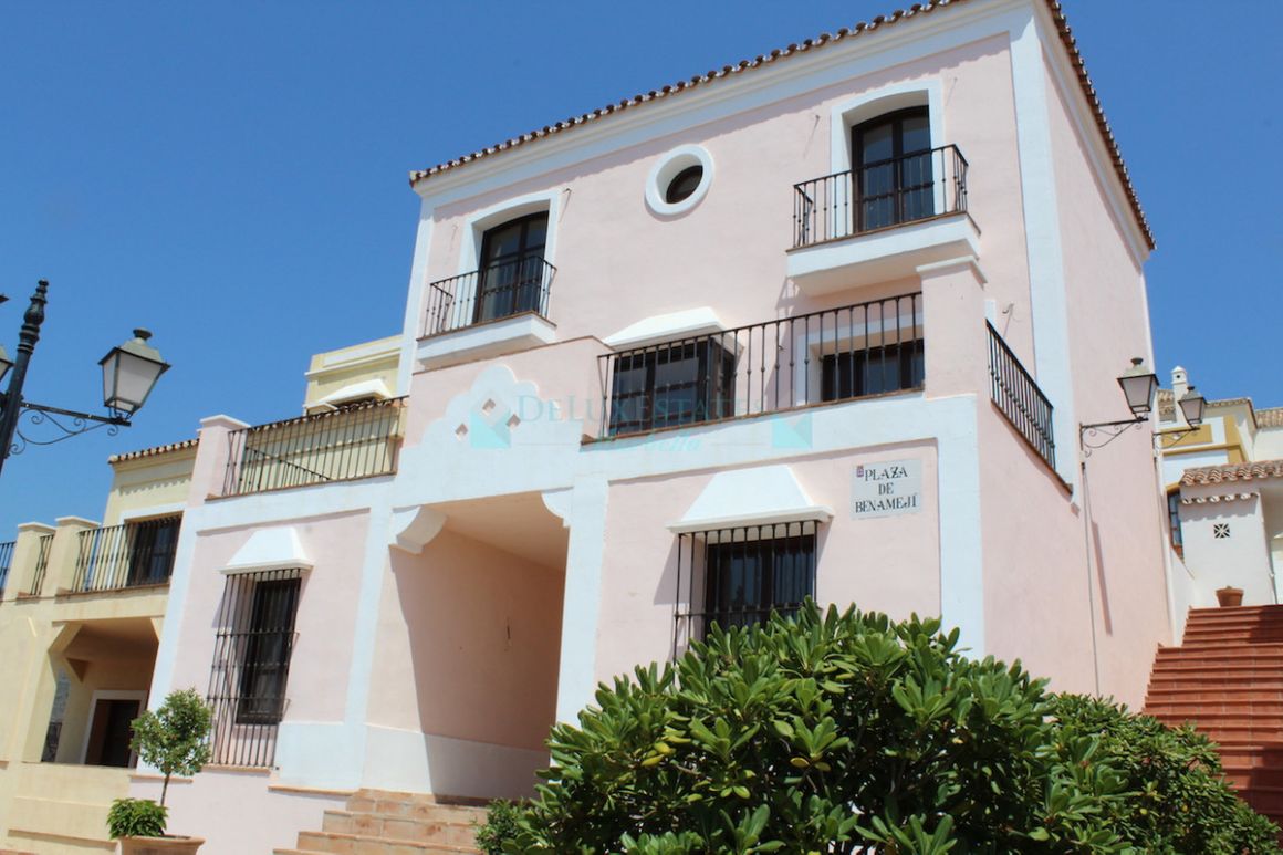 Town House for sale in Benahavis