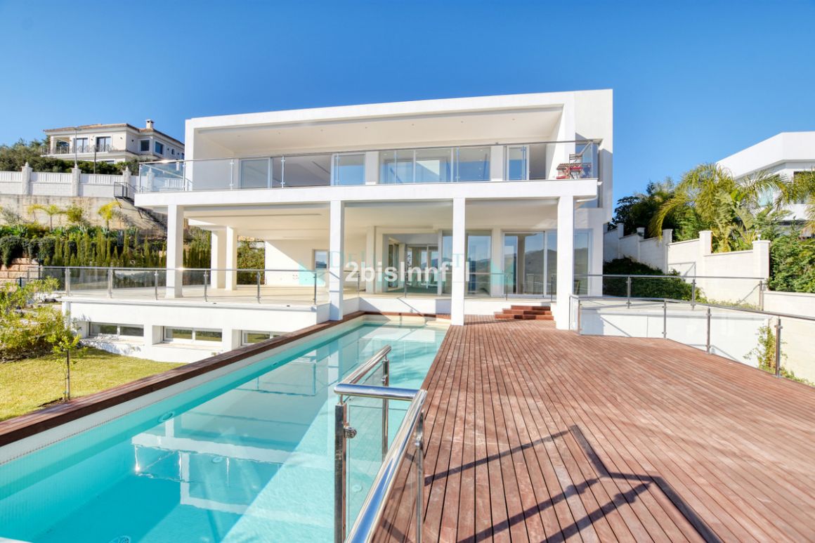 Villa for sale in Elviria, Marbella East