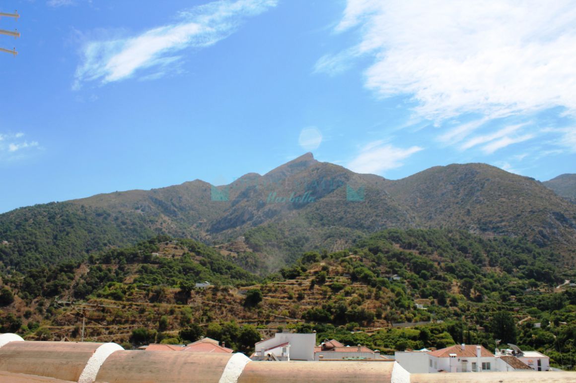 Town House for sale in Istan