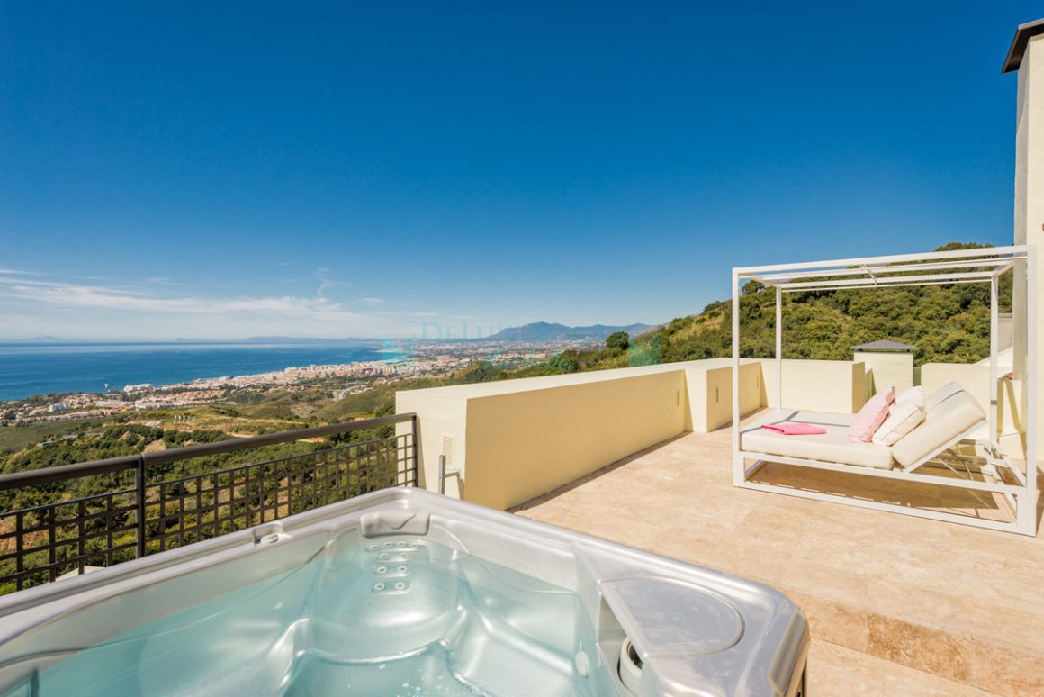 Penthouse for sale in Los Altos de los Monteros, Marbella East