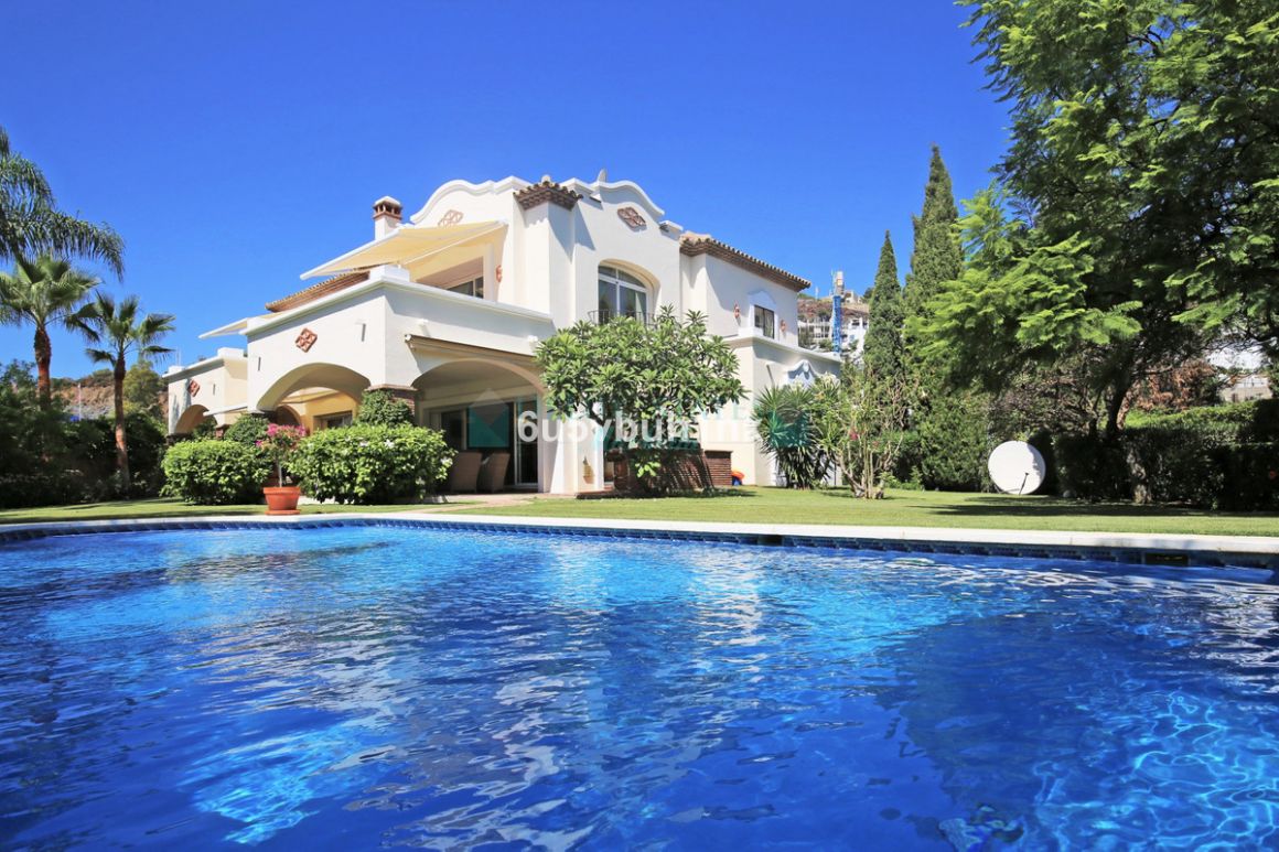 Villa for sale in La Quinta, Benahavis