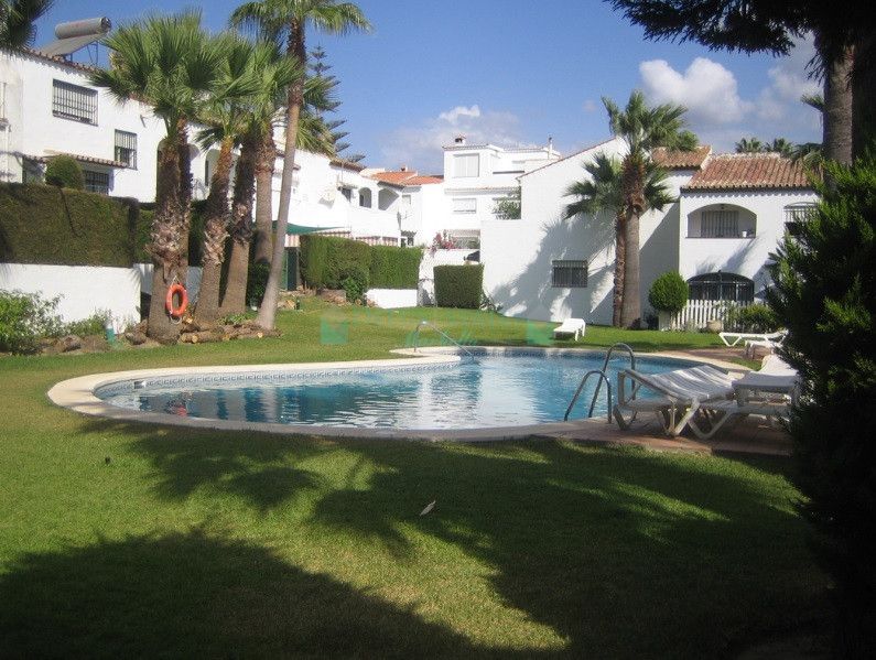 Town House for sale in Estepona
