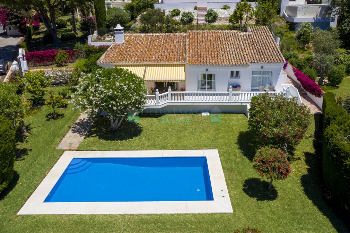 Villa for sale in El Rosario, Marbella East