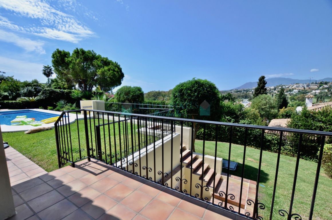 Villa in El Paraiso, Estepona