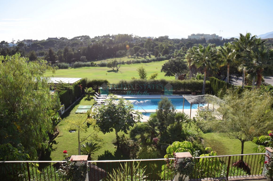 Villa for sale in Santa Clara, Marbella East