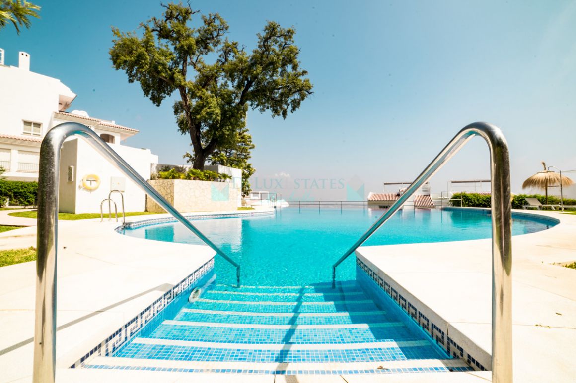 Apartment for sale in La Mairena, Marbella East