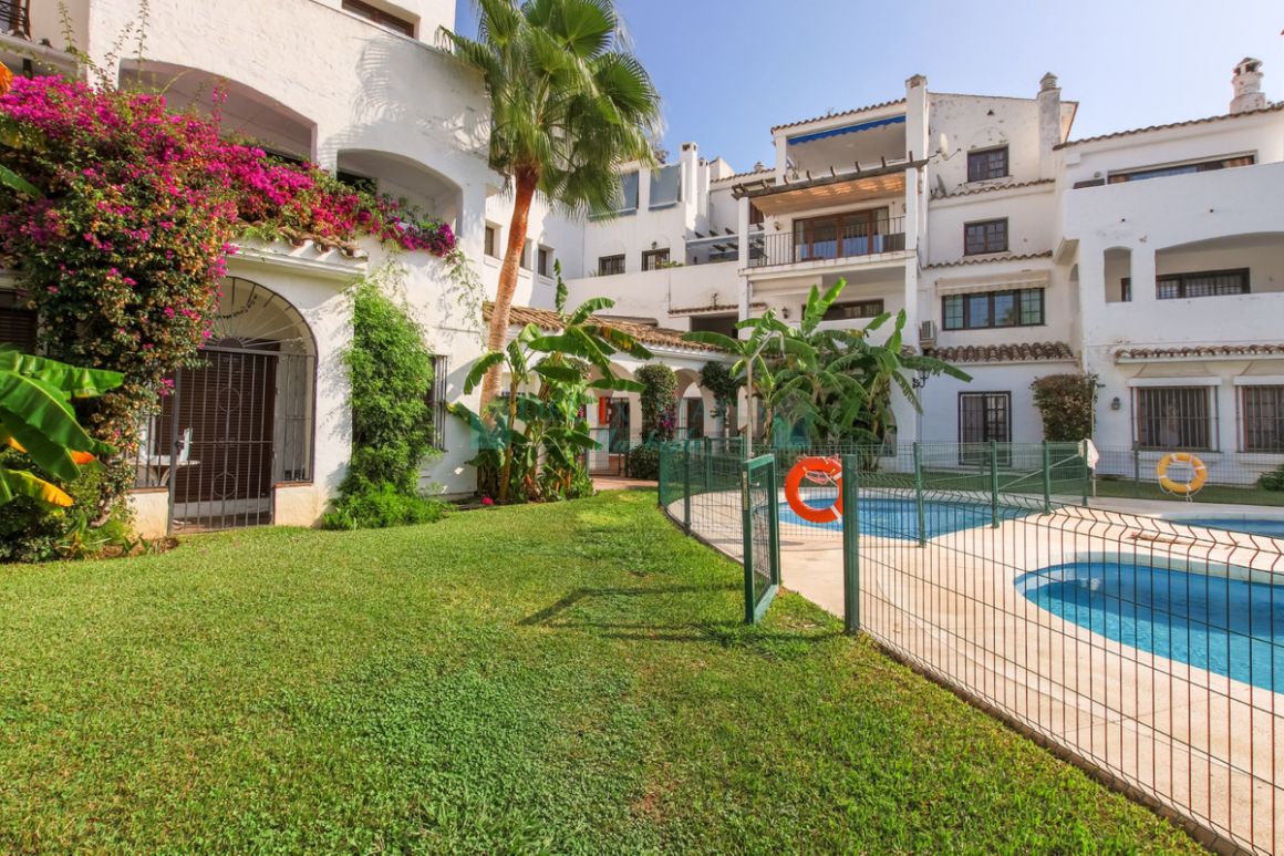 Semi Detached Villa for sale in Marbella - Puerto Banus