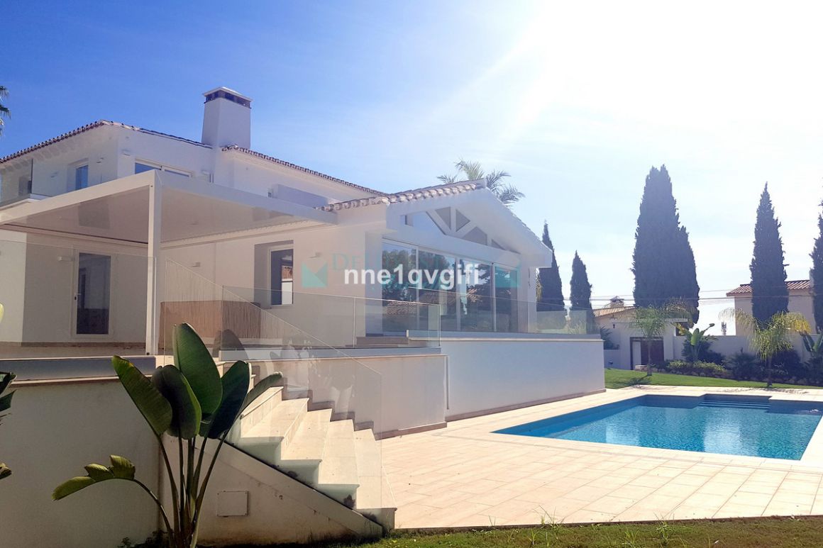 Villa for sale in El Rosario, Marbella East