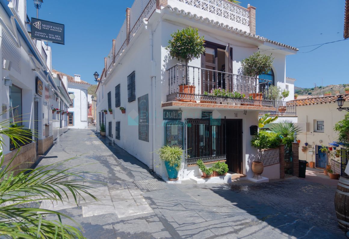 Town House for sale in Benahavis
