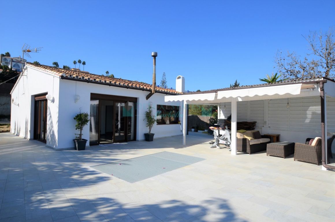 Villa for sale in Estepona