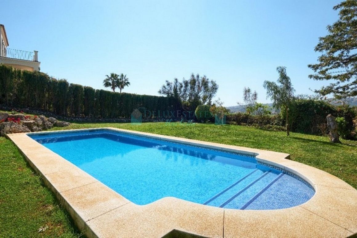 Villa for sale in Benahavis