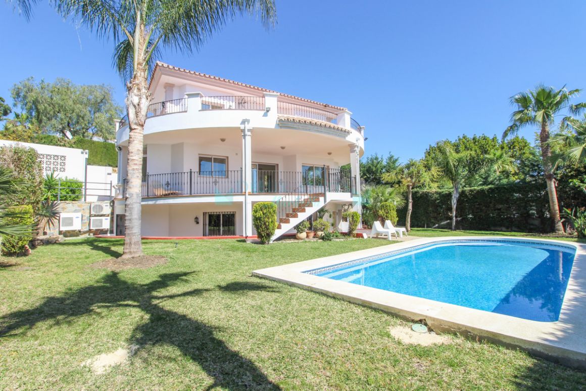 Villa for sale in La Quinta, Benahavis