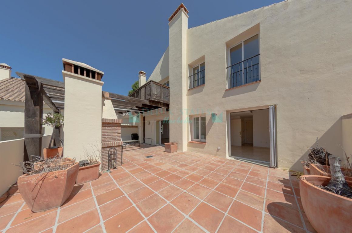 Penthouse for sale in Nueva Andalucia