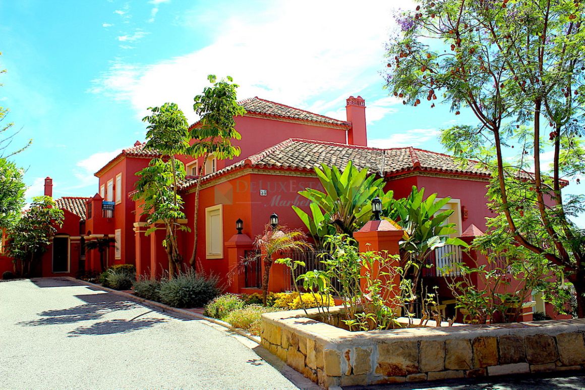 Semi Detached Villa for sale in Monte Halcones, Benahavis