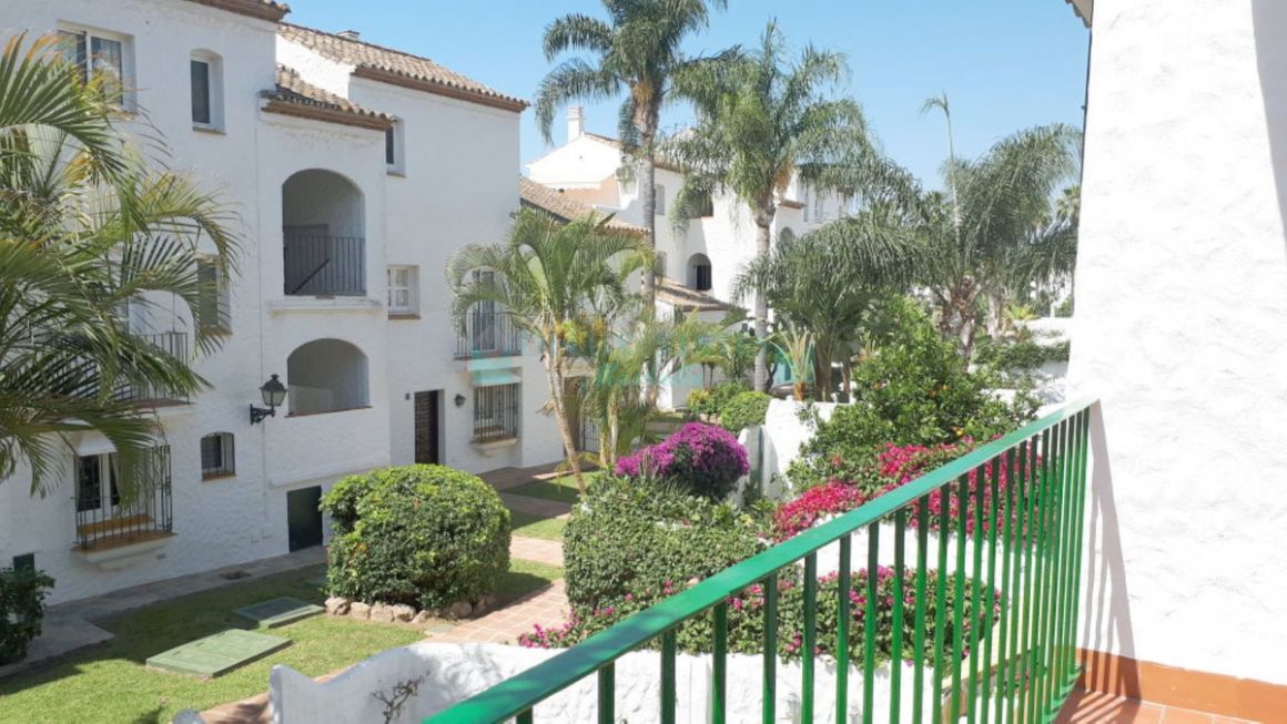 Studio for sale in Atalaya, Estepona