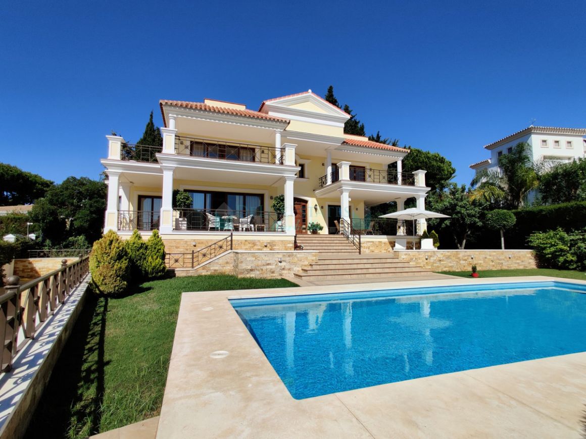 Villa for sale in Hacienda las Chapas, Marbella East