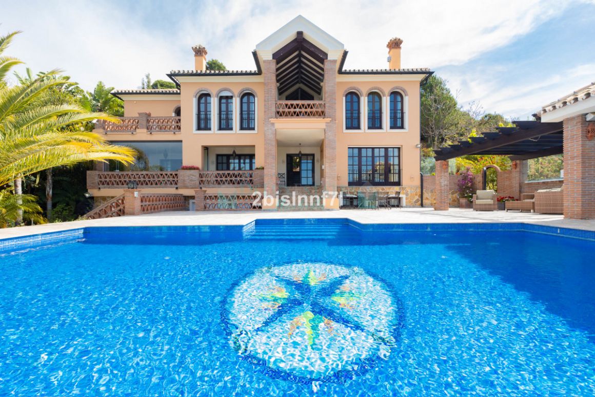 Villa for sale in Los Altos de los Monteros, Marbella East