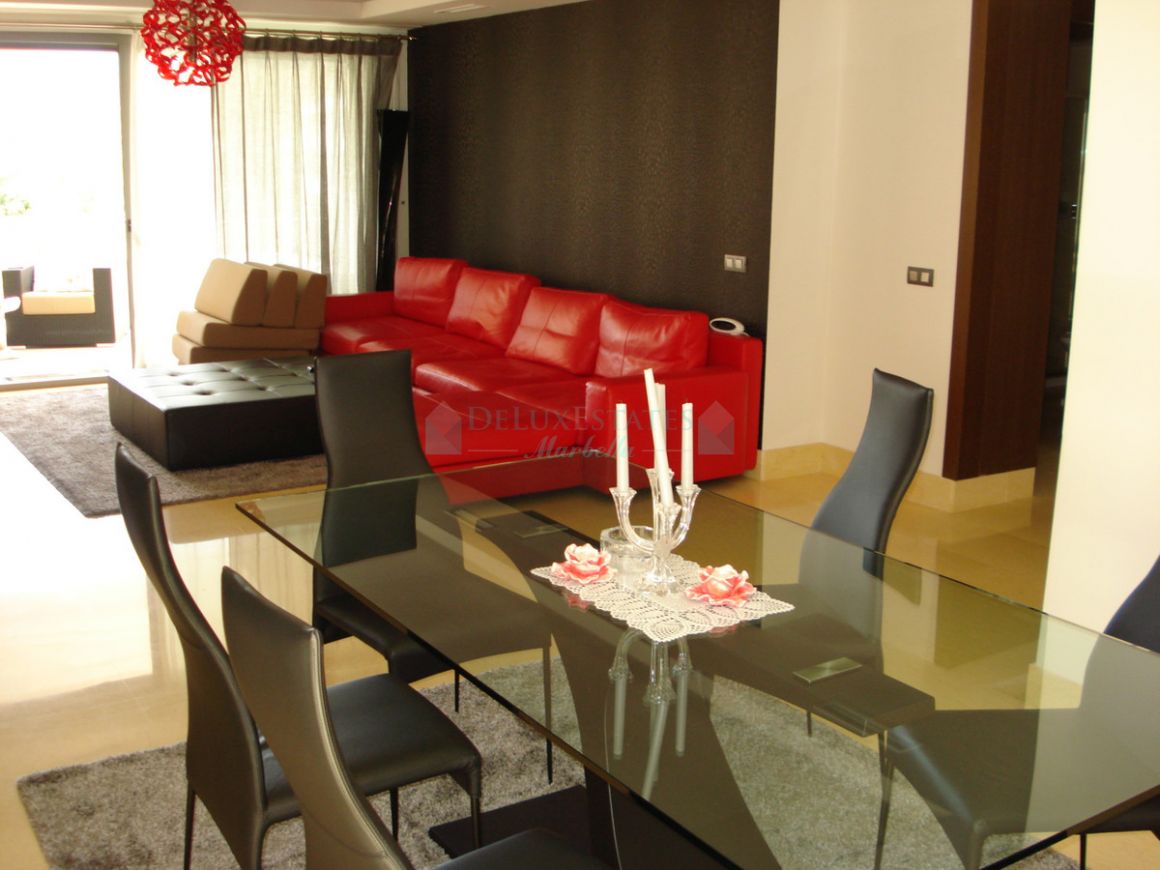 Apartment for sale in Benahavis