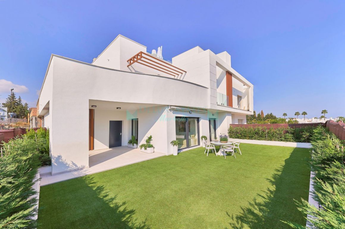 Villa for sale in Estepona