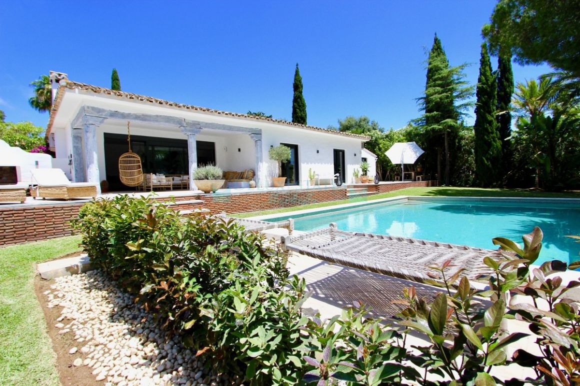 Villa for rent in Hacienda las Chapas, Marbella East