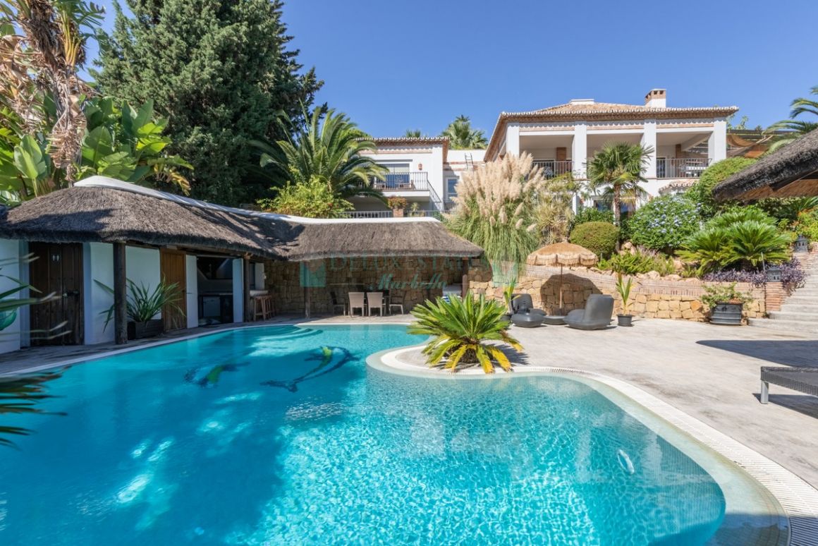 Villa for sale in Nueva Andalucia