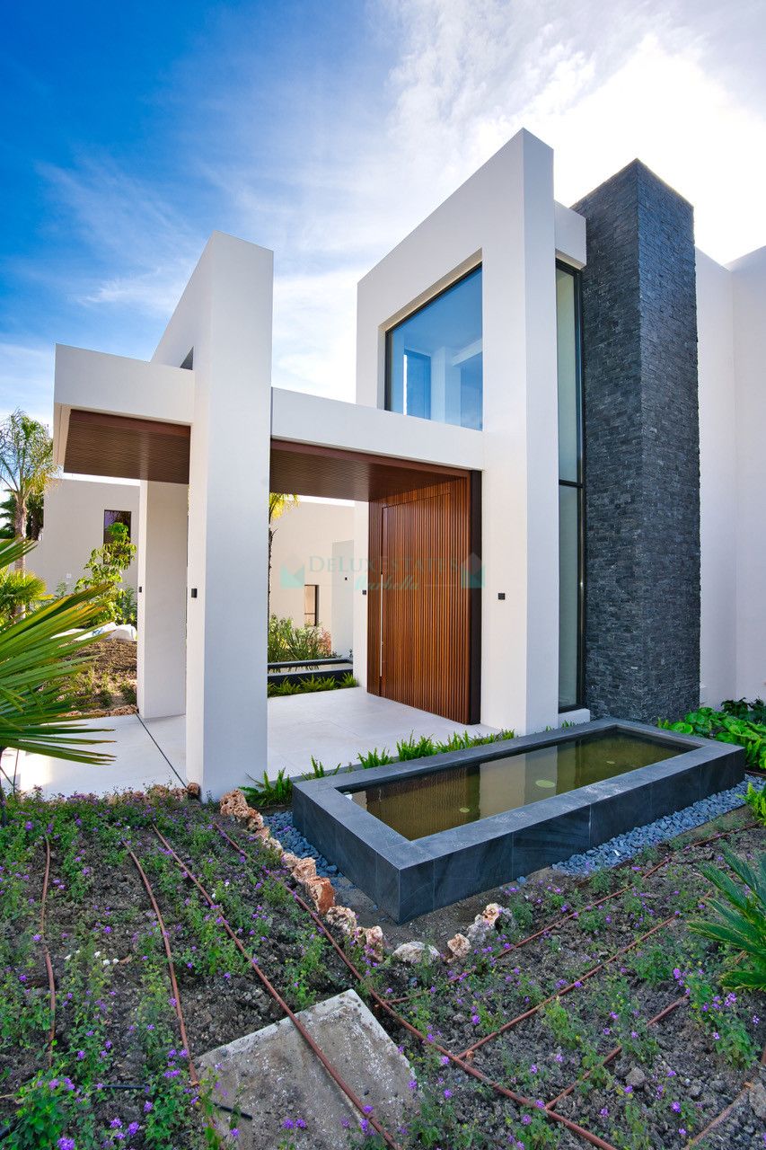 Villa for sale in Los Flamingos, Benahavis