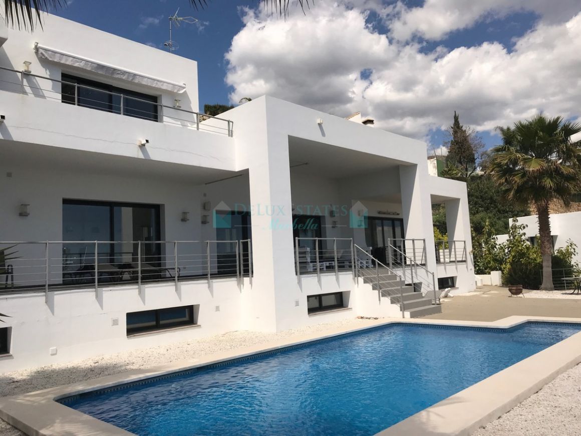 Villa for sale in Benahavis