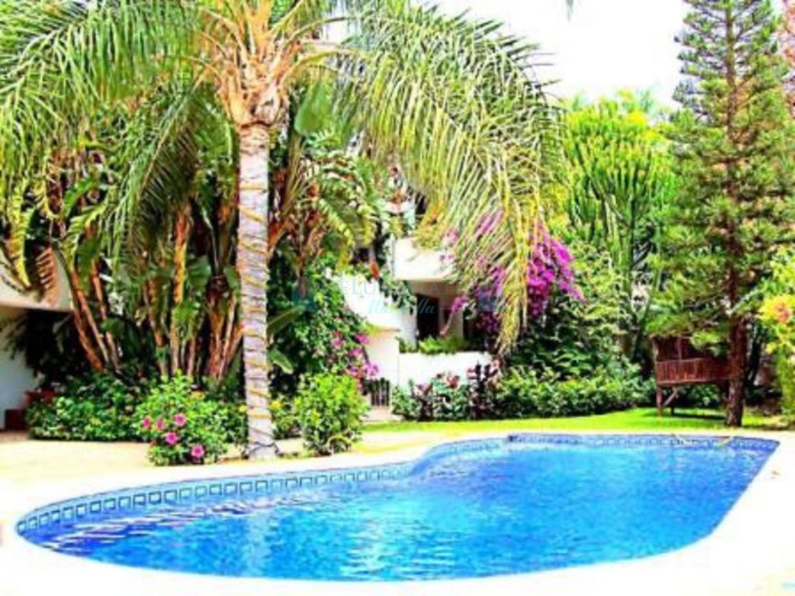 Villa for rent in El Paraiso, Estepona