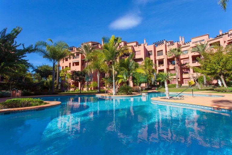 Penthouse for rent in  El Rosario, Marbella East
