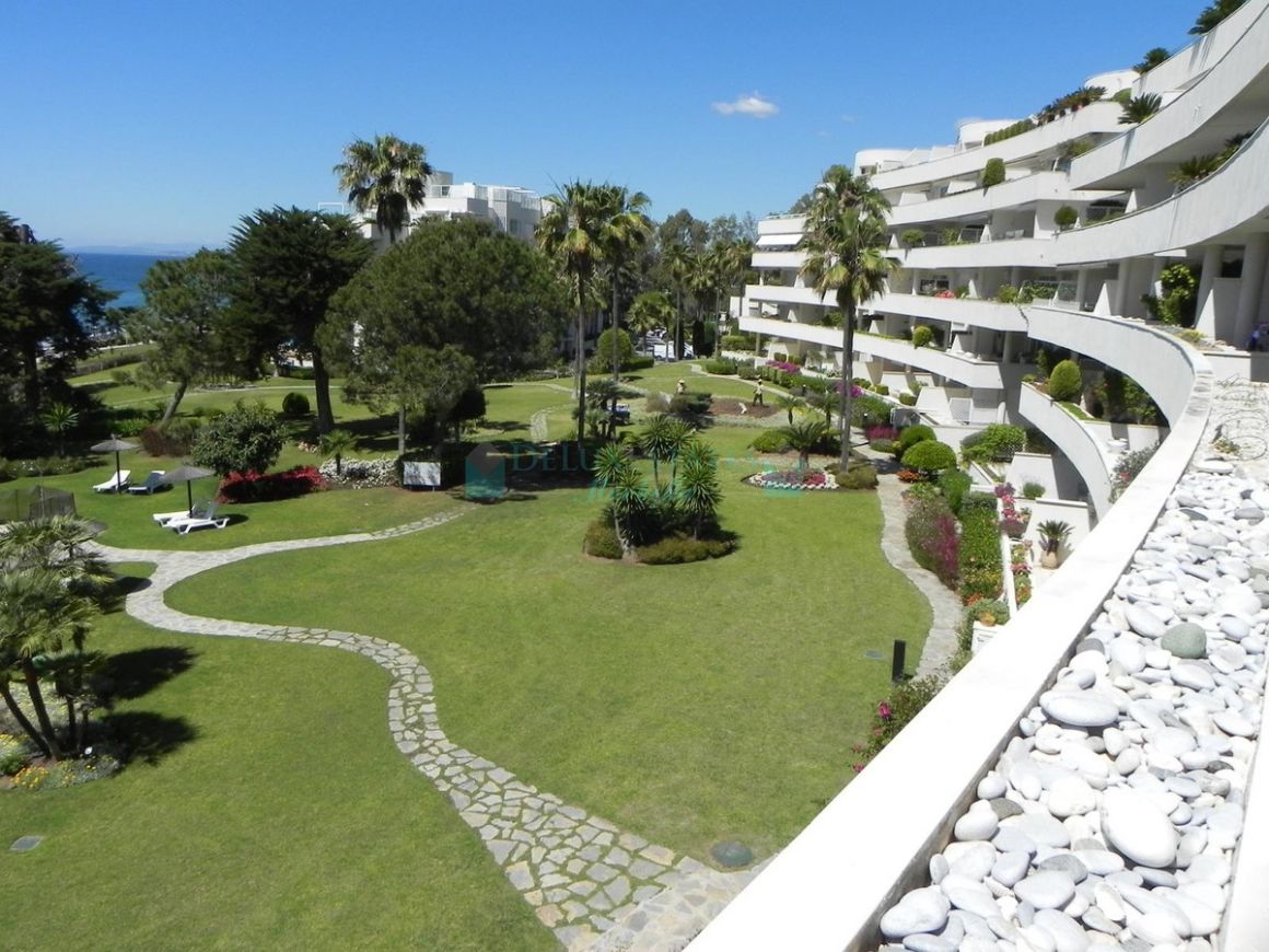 Penthouse for rent in New Golden Mile, Estepona