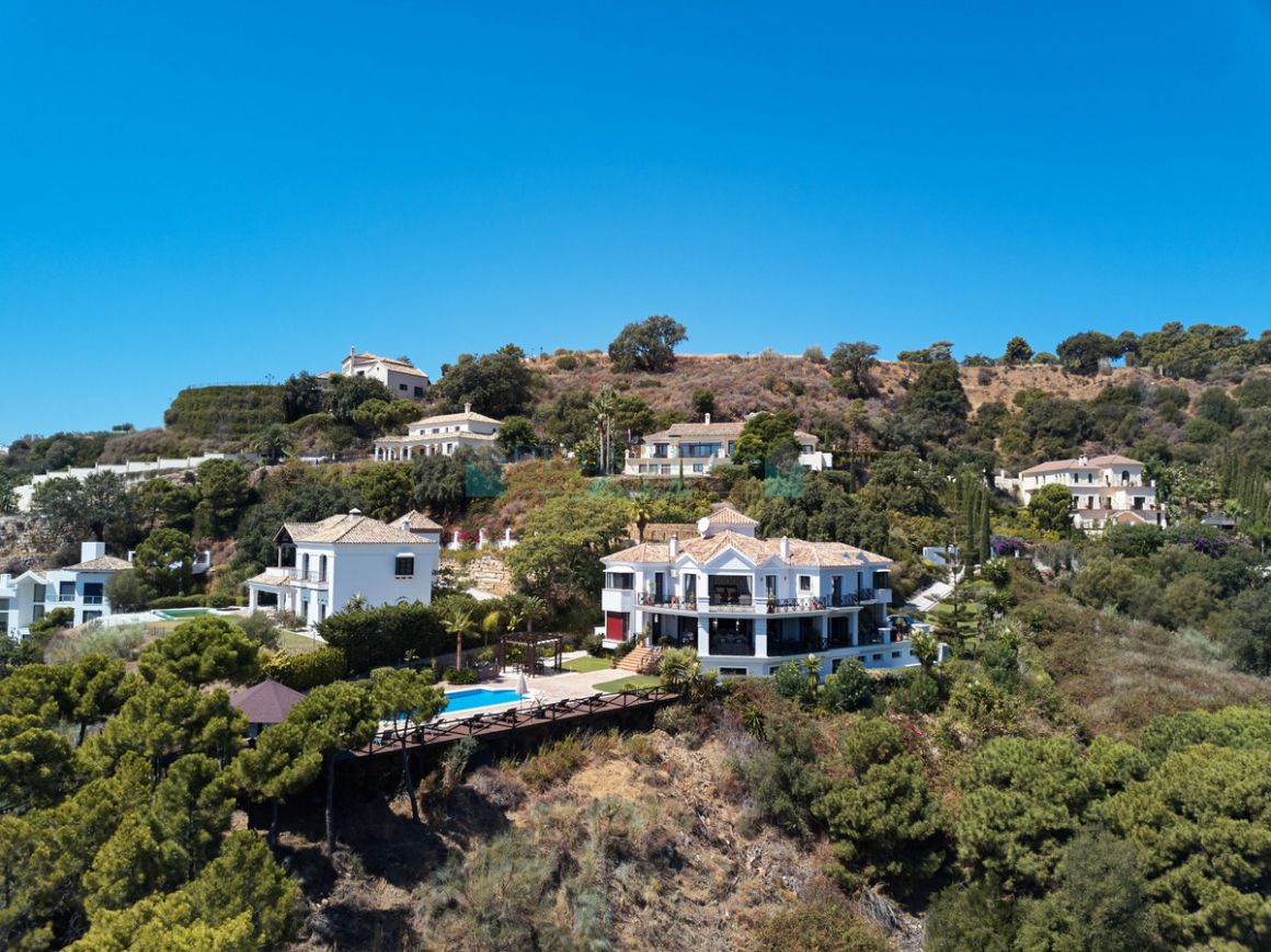 Villa for sale in Benahavis
