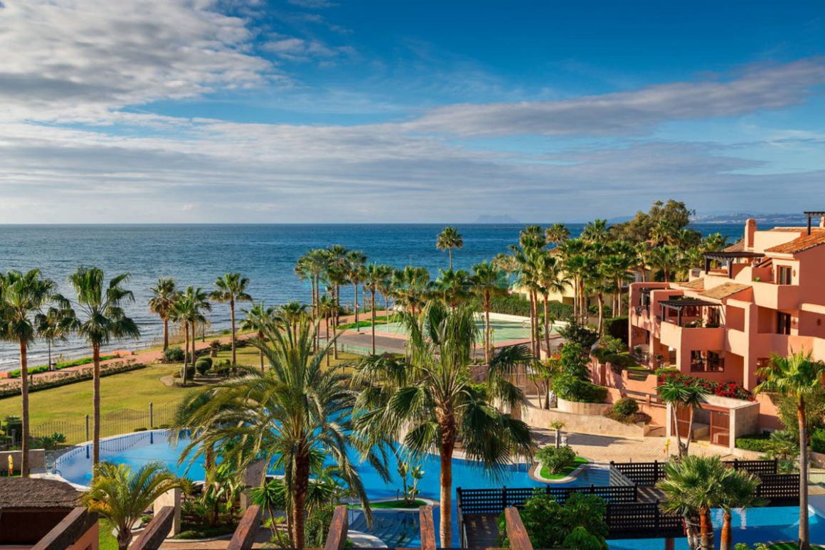 Penthouse for rent in New Golden Mile, Estepona