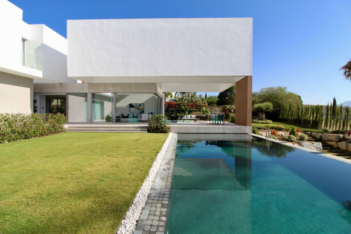 Villa for sale in Los Flamingos, Benahavis