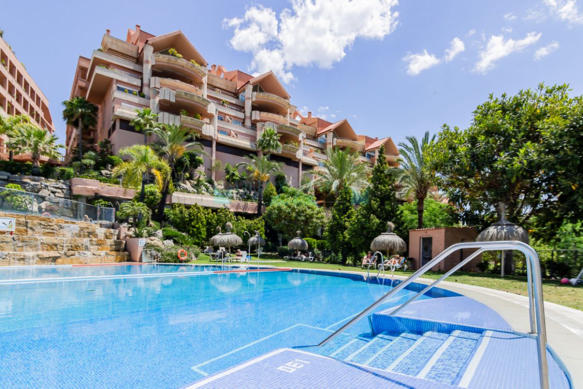 Penthouse for sale in Nueva Andalucia
