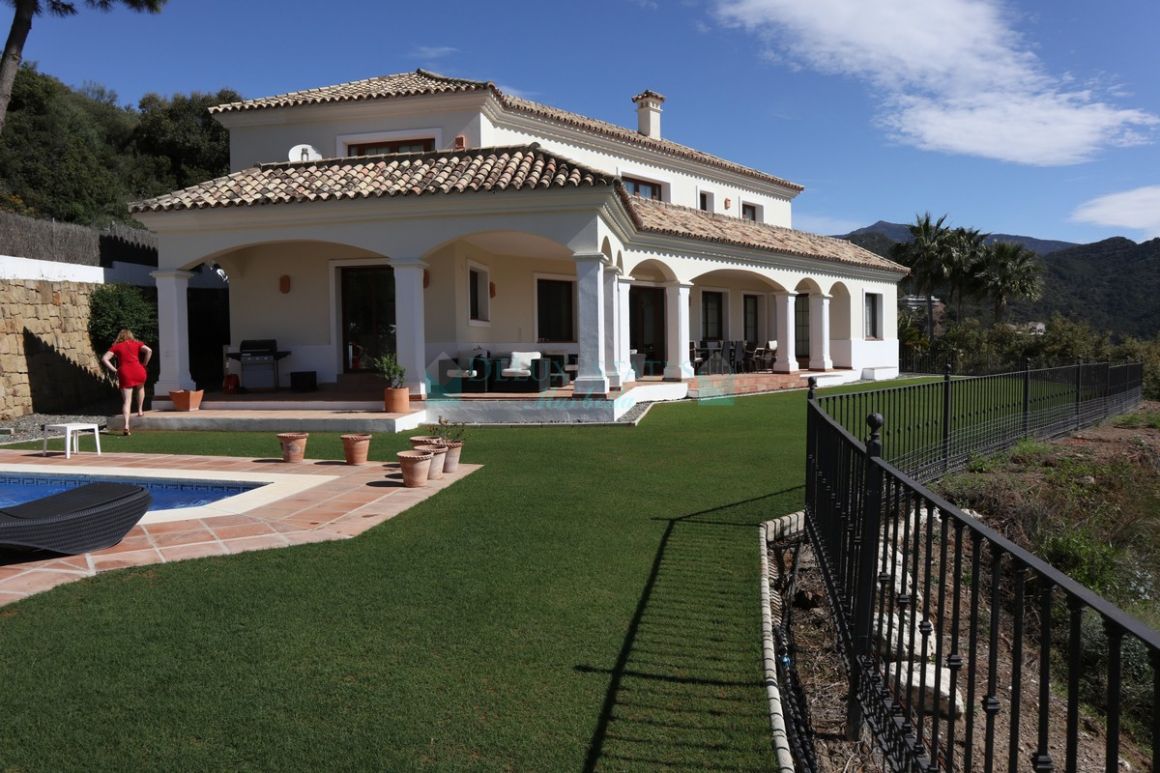 Villa for sale in Benahavis