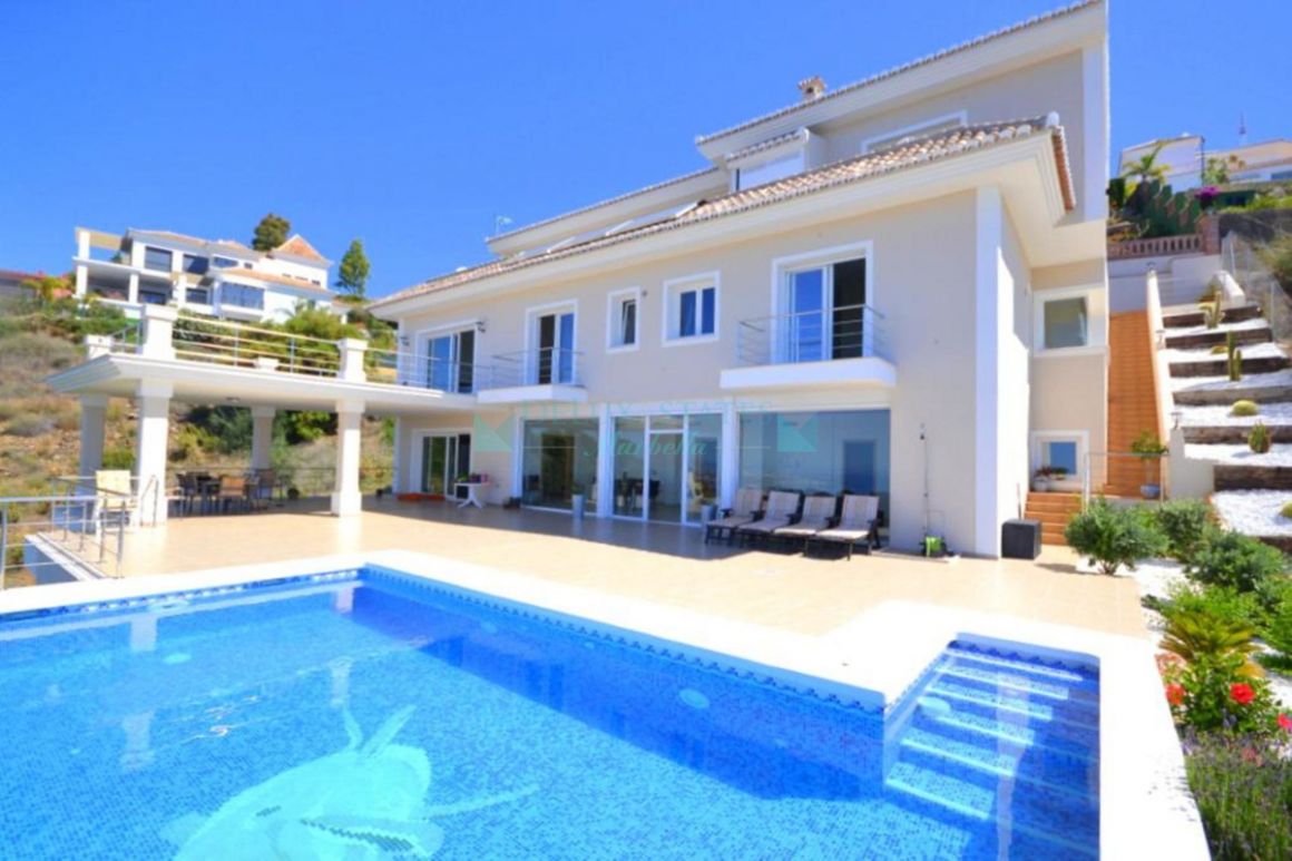 Villa for sale in Los Altos de los Monteros, Marbella East