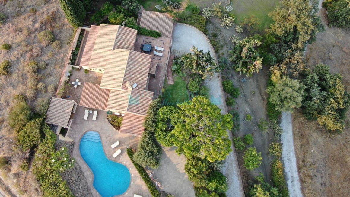 Finca for sale in Estepona