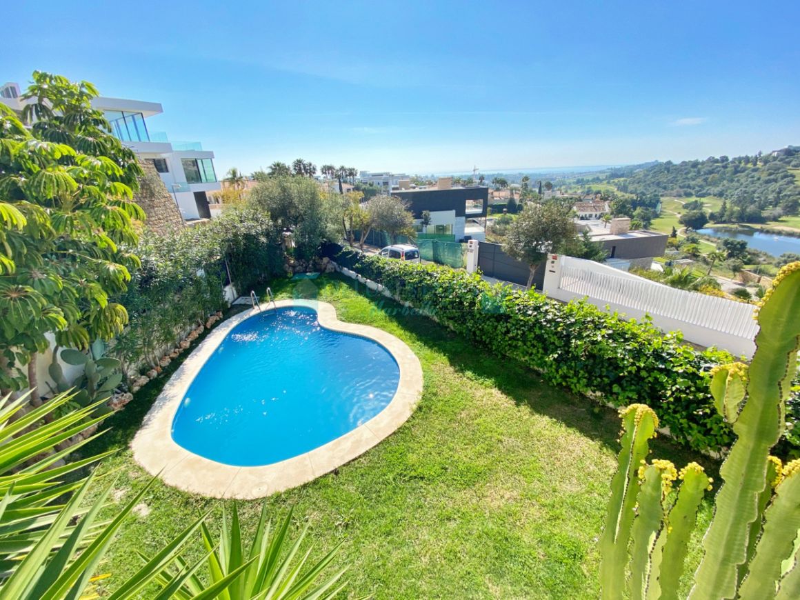 Villa for sale in Benahavis