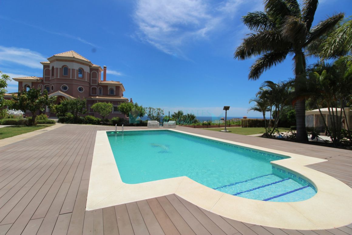 Villa for rent in Benahavis