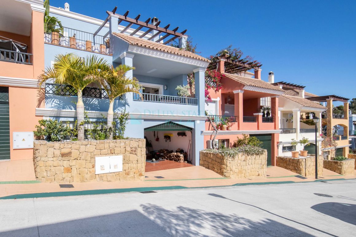 Town House for sale in Nueva Andalucia